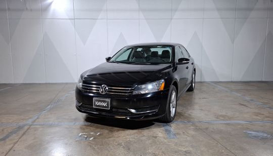 Volkswagen • Passat