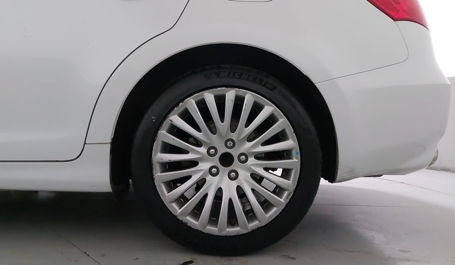 Suzuki Kizashi 2.4 GLS CVT Sedan 2013