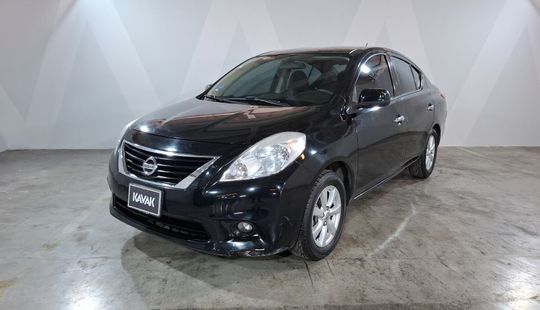 Nissan • Versa