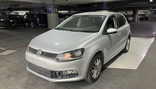 Volkswagen • Polo