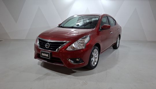 Nissan • Versa