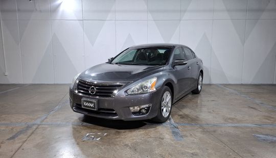 Nissan • Altima