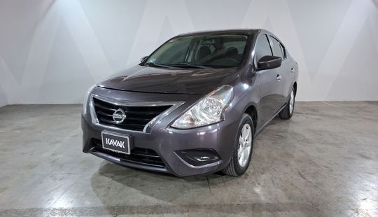 Nissan • Versa