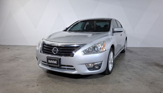 Nissan • Altima