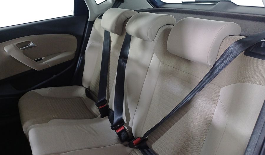 Volkswagen Polo 1.2 COMFORTLINE MT Hatchback 2013