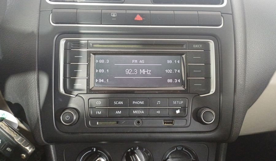 Volkswagen Polo 1.2 COMFORTLINE MT Hatchback 2013
