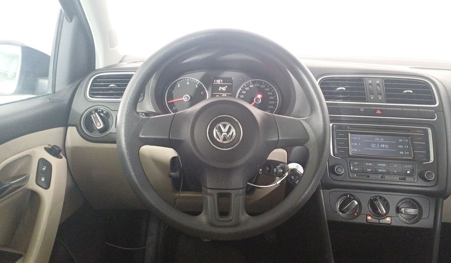 Volkswagen Polo 1.2 COMFORTLINE MT Hatchback 2013