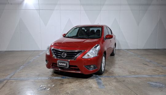 Nissan • Versa