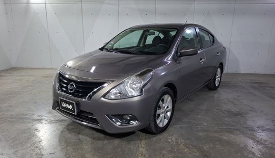 Nissan • Versa