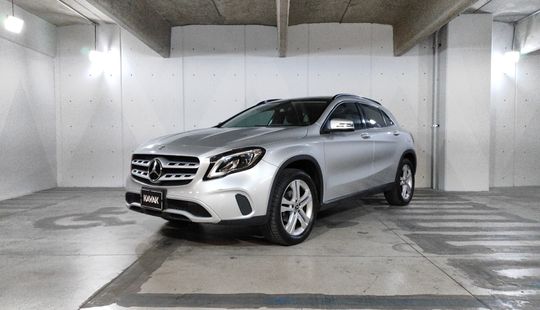 Mercedes Benz • Clase GLA