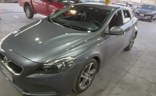 Volvo • V40