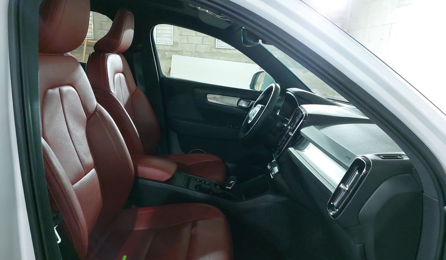 Volvo Xc40 2.0 T4 MOMENTUM AUTO Suv 2020