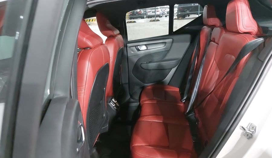 Volvo Xc40 2.0 T4 MOMENTUM AUTO Suv 2020