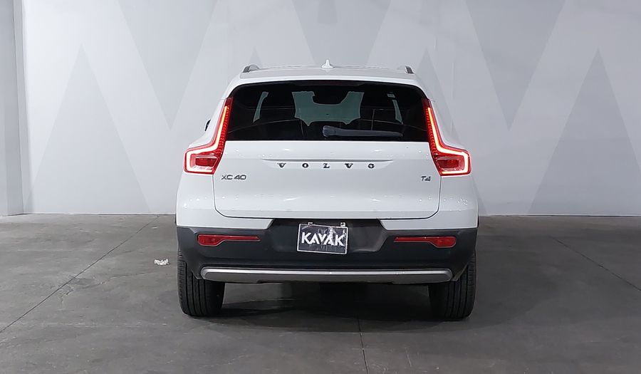 Volvo Xc40 2.0 T4 MOMENTUM AUTO Suv 2020