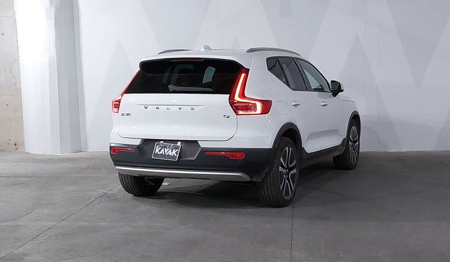 Volvo Xc40 2.0 T4 MOMENTUM AUTO Suv 2020