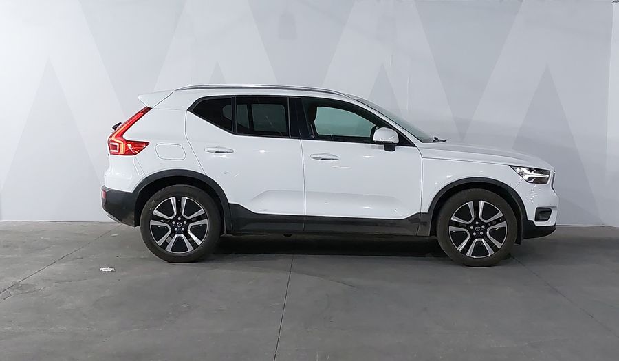 Volvo Xc40 2.0 T4 MOMENTUM AUTO Suv 2020
