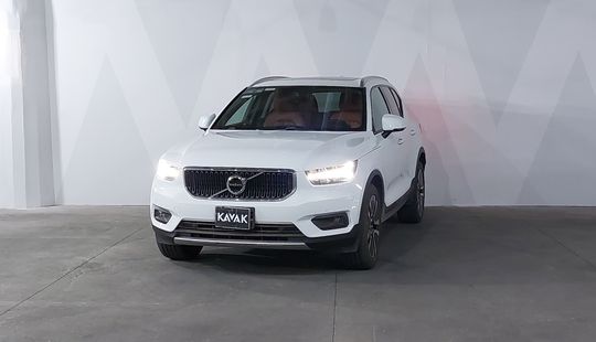 Volvo • XC40