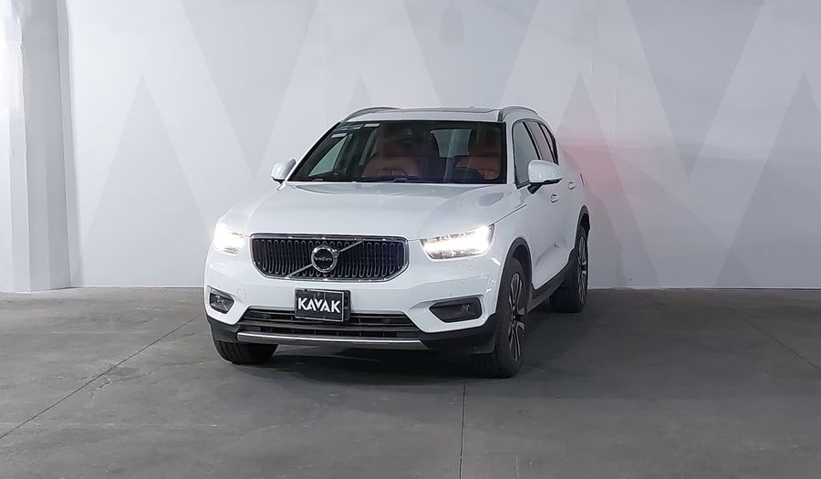 Volvo Xc40 2.0 T4 MOMENTUM AUTO Suv 2020