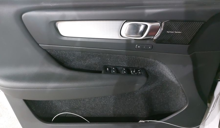 Volvo Xc40 2.0 T4 MOMENTUM AUTO Suv 2020