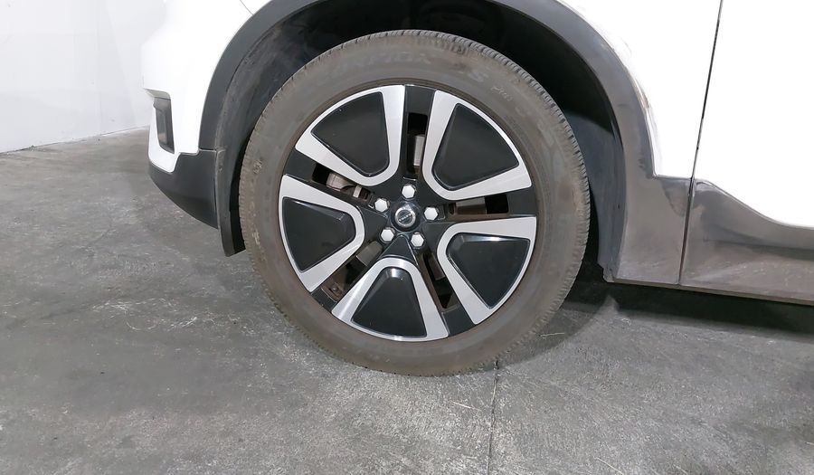 Volvo Xc40 2.0 T4 MOMENTUM AUTO Suv 2020