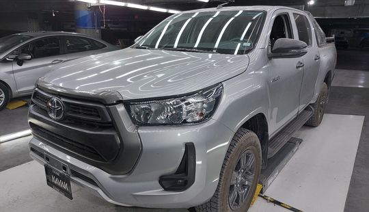 Toyota • Hilux