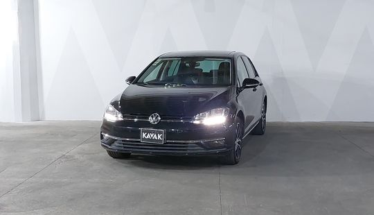 Volkswagen • Golf