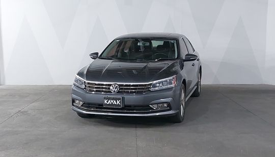 Volkswagen • Passat