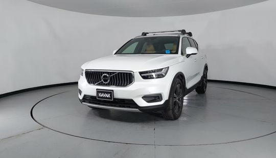 Volvo • XC40