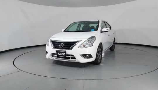 Nissan • Versa