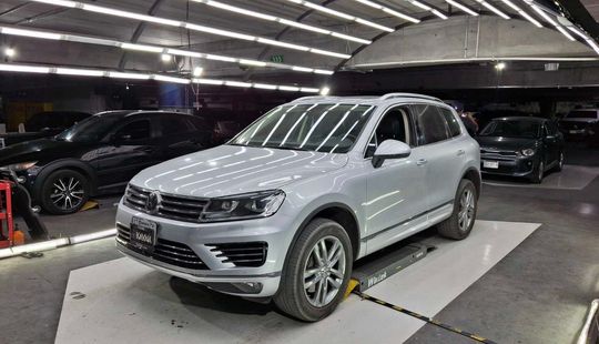 Volkswagen • Touareg