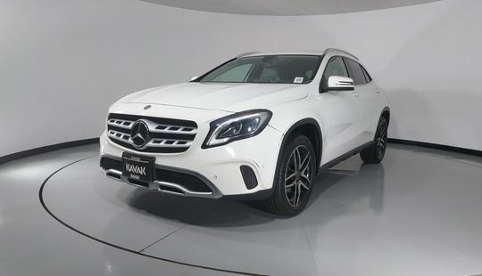 Mercedes Benz • Clase GLA