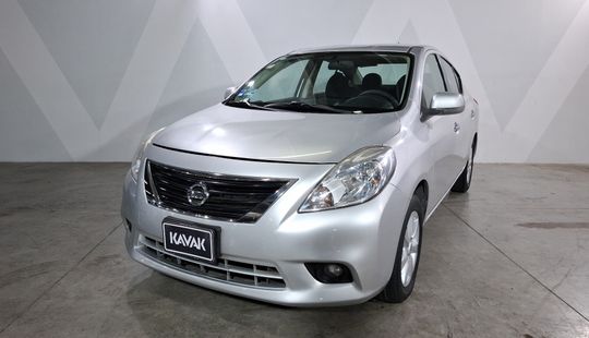 Nissan • Versa