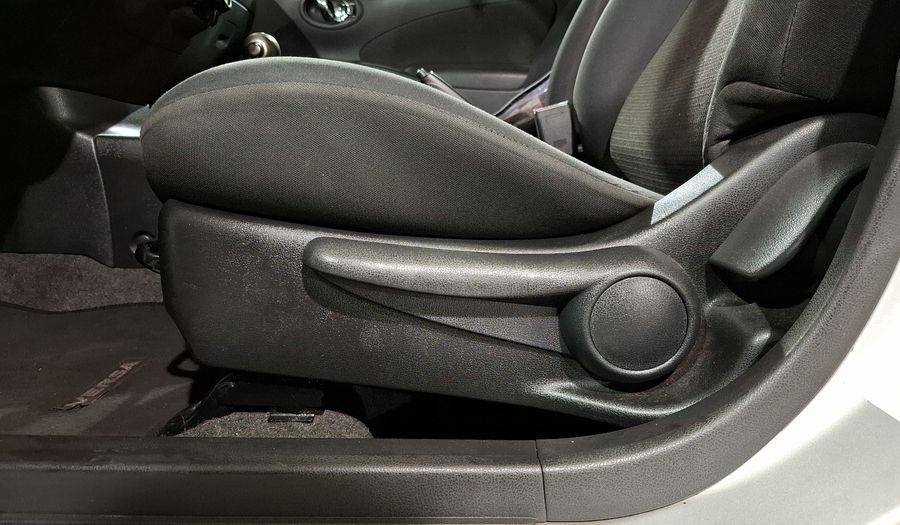Nissan Versa 1.6 ADVANCE TA AC Sedan 2012