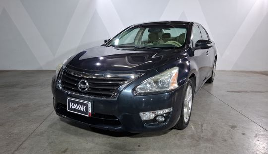 Nissan • Altima