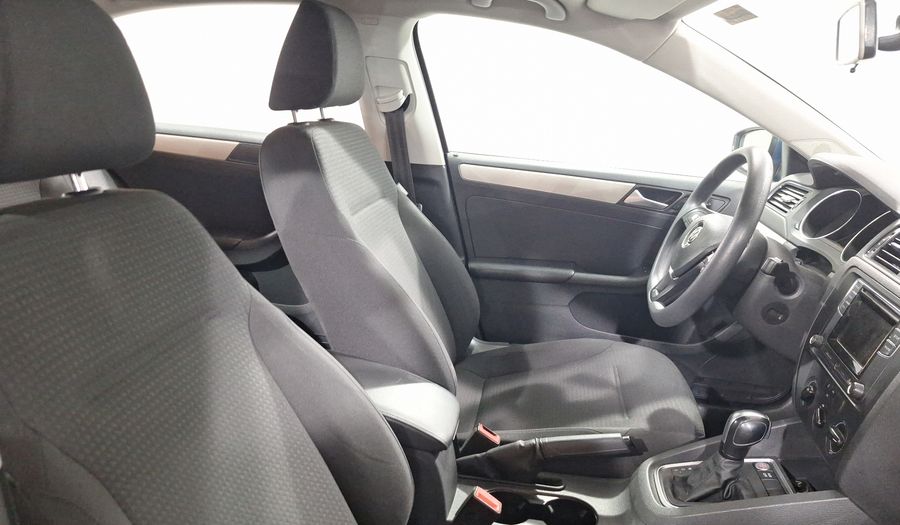 Volkswagen Jetta 2.5 COMFORTLINE TIP. BOLSAS AIRE DEL. Sedan 2018