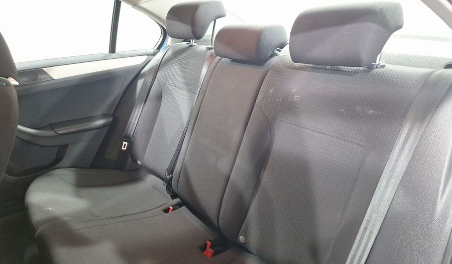 Volkswagen Jetta 2.5 COMFORTLINE TIP. BOLSAS AIRE DEL. Sedan 2018