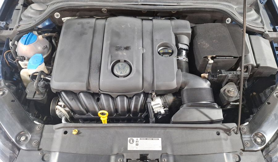 Volkswagen Jetta 2.5 COMFORTLINE TIP. BOLSAS AIRE DEL. Sedan 2018