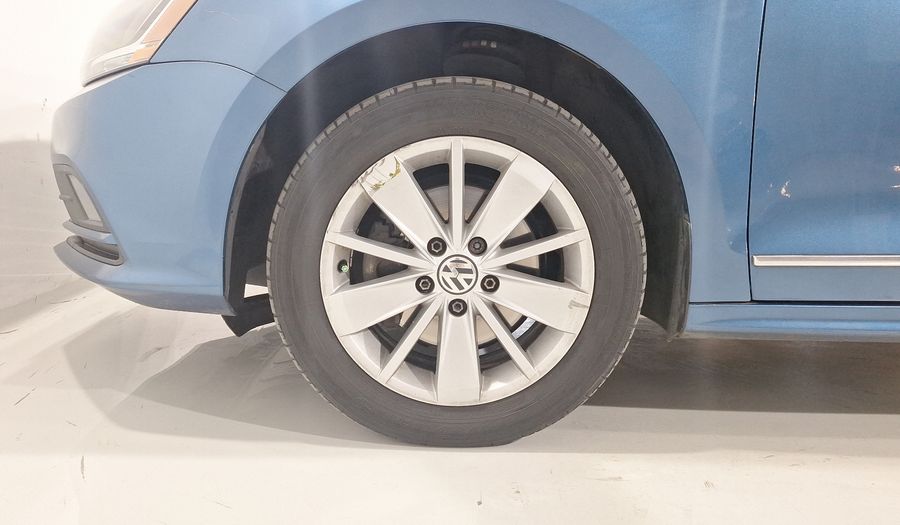 Volkswagen Jetta 2.5 COMFORTLINE TIP. BOLSAS AIRE DEL. Sedan 2018