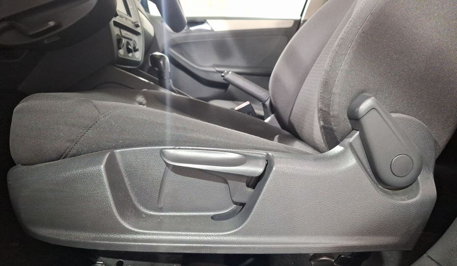 Volkswagen Jetta 2.5 COMFORTLINE TIP. BOLSAS AIRE DEL. Sedan 2018