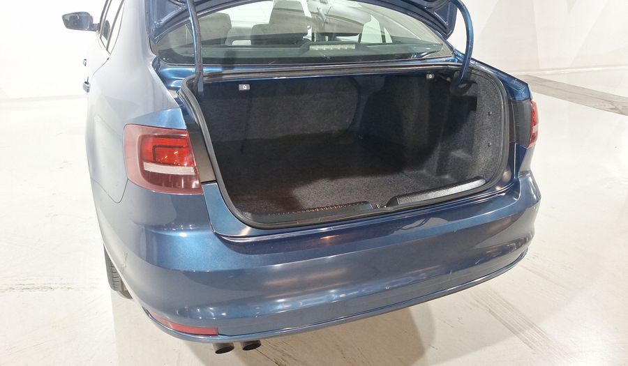 Volkswagen Jetta 2.5 COMFORTLINE TIP. BOLSAS AIRE DEL. Sedan 2018