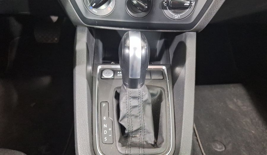 Volkswagen Jetta 2.5 COMFORTLINE TIP. BOLSAS AIRE DEL. Sedan 2018