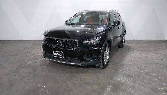 Volvo • XC40