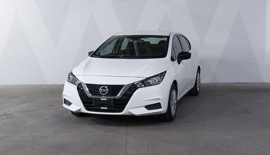 Nissan • Versa