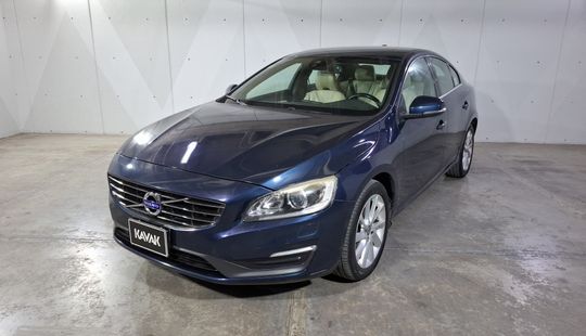 Volvo • S60