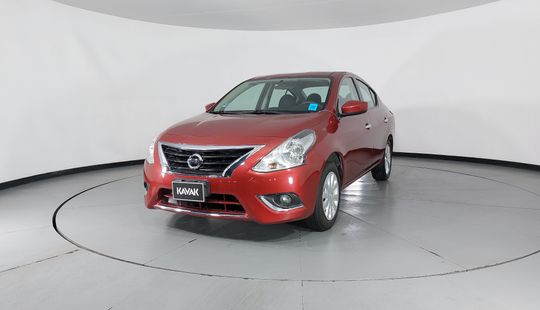 Nissan • Versa