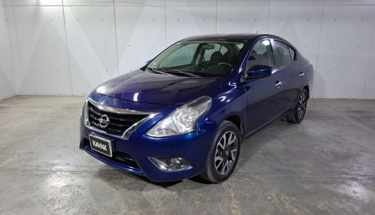 Nissan • Versa