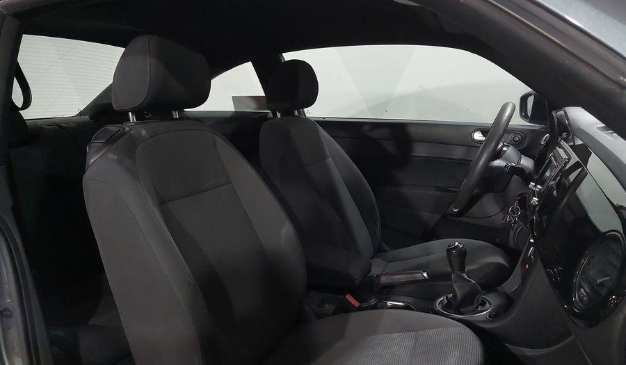 Volkswagen Beetle 2.5 MT Hatchback 2013