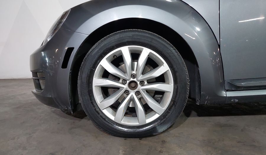 Volkswagen Beetle 2.5 MT Hatchback 2013