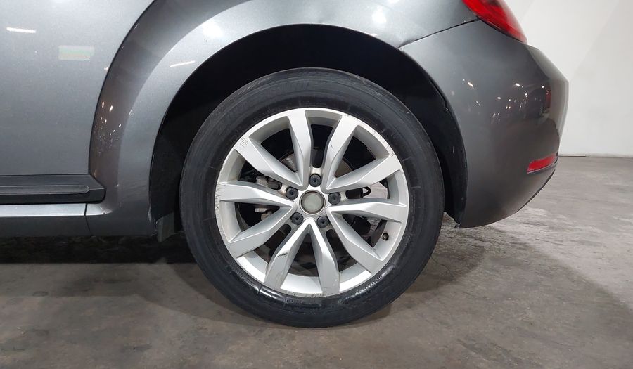 Volkswagen Beetle 2.5 MT Hatchback 2013