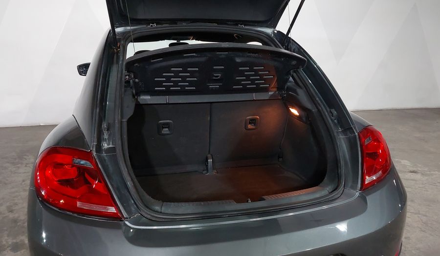 Volkswagen Beetle 2.5 MT Hatchback 2013